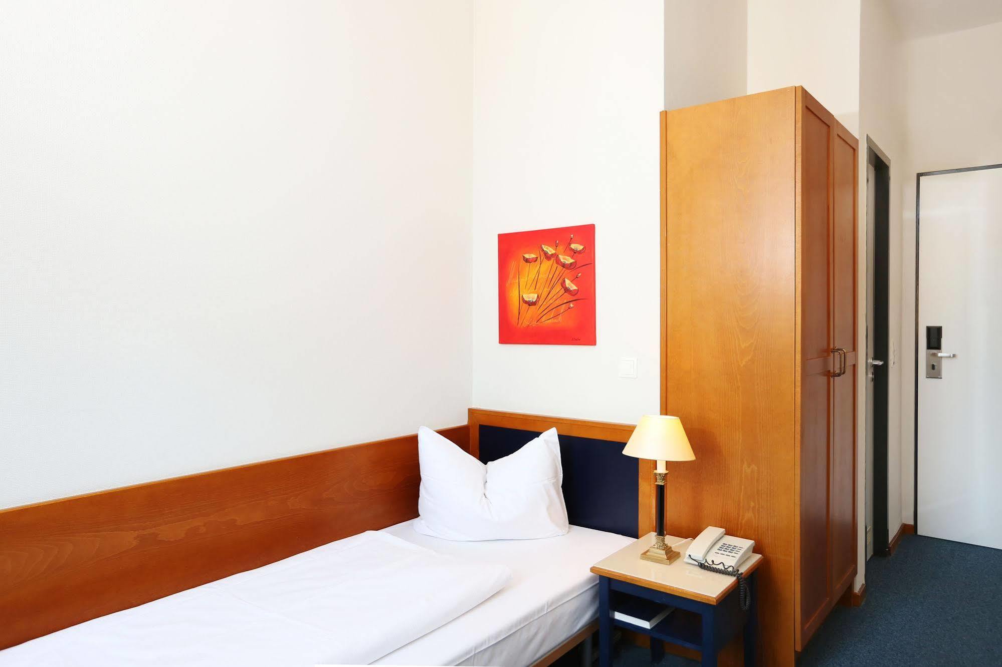 H24 Hoteltow Extérieur photo
